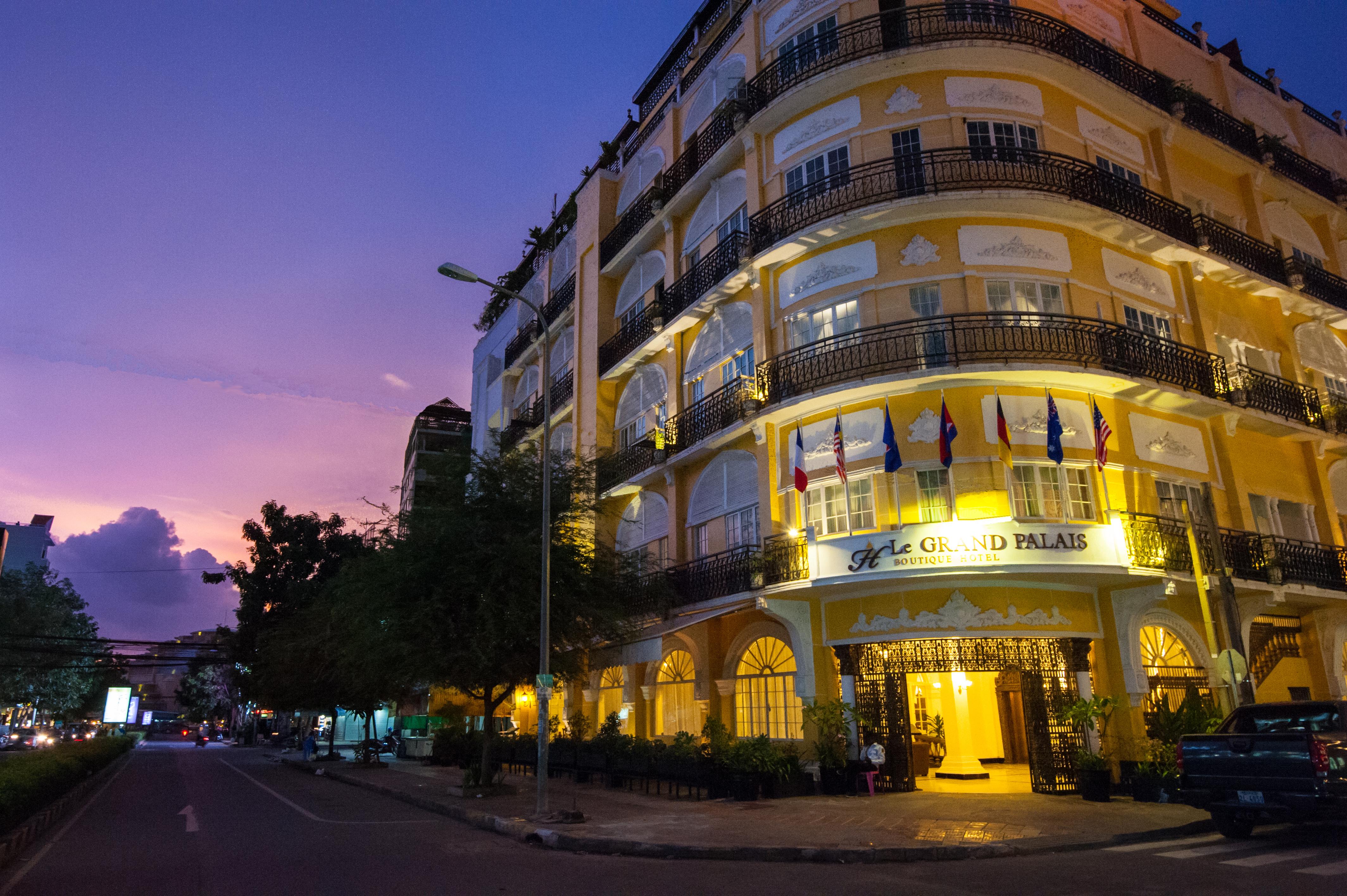 Le Grand Palais Boutique Hotel Пномпень Экстерьер фото